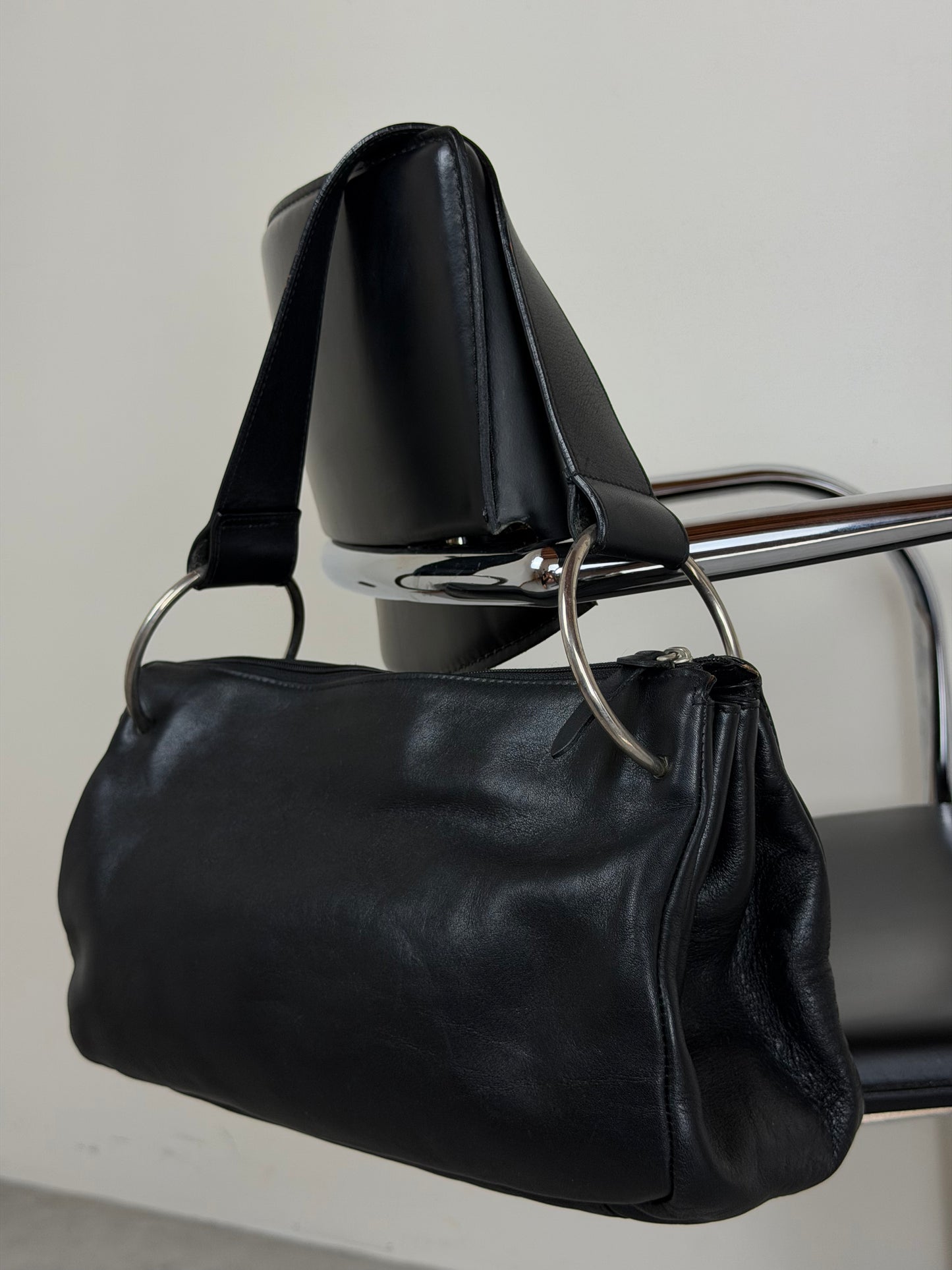 Shoulder bag in vera pelle con anelli