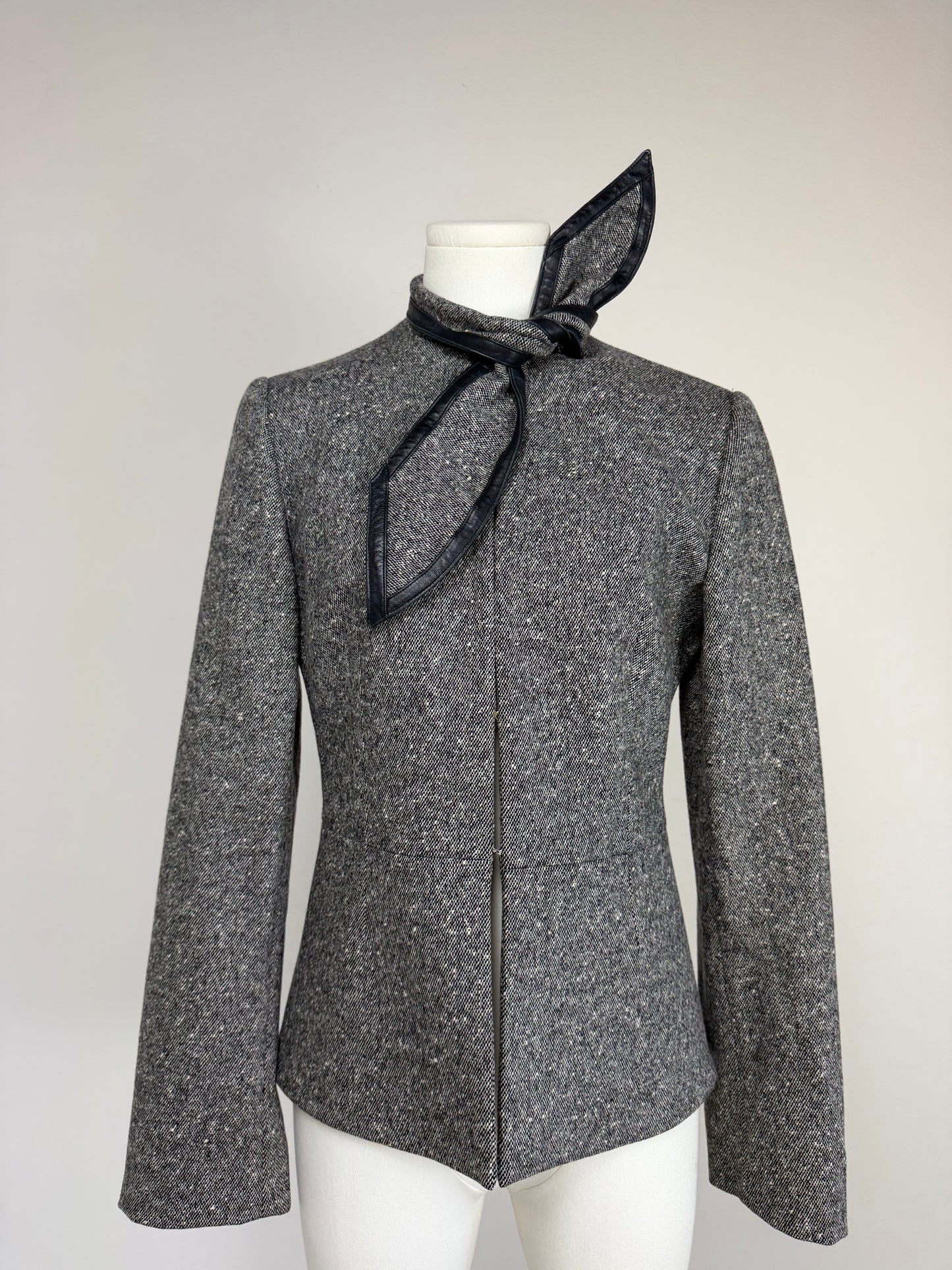 Giacca in twill di lana con nodo al collo