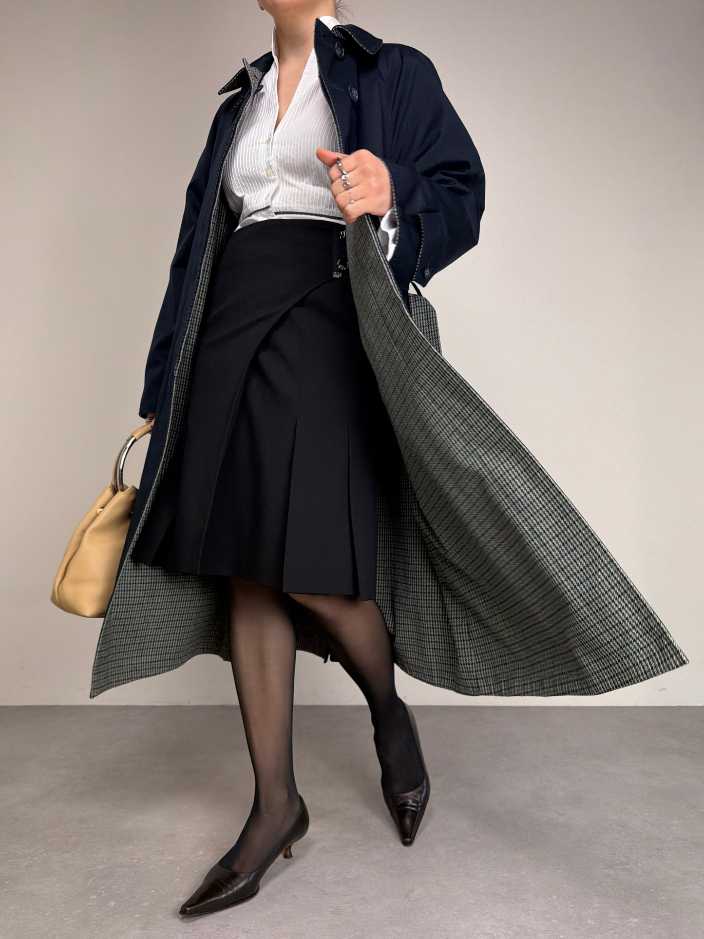 Trench vintage double-face da un lato blu e dall'altro a fantasia pied de poule