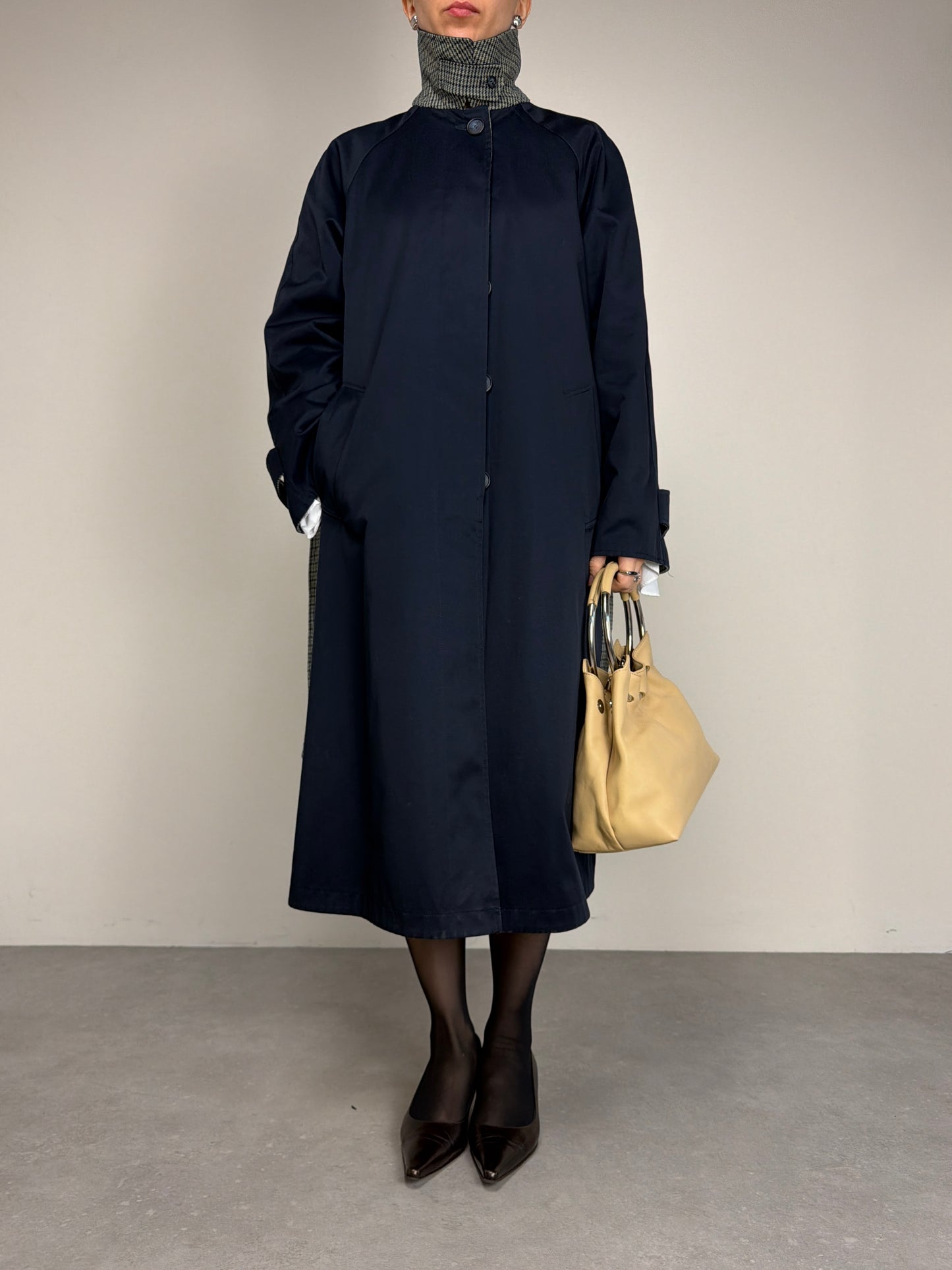 Trench vintage double-face da un lato blu e dall'altro a fantasia pied de poule