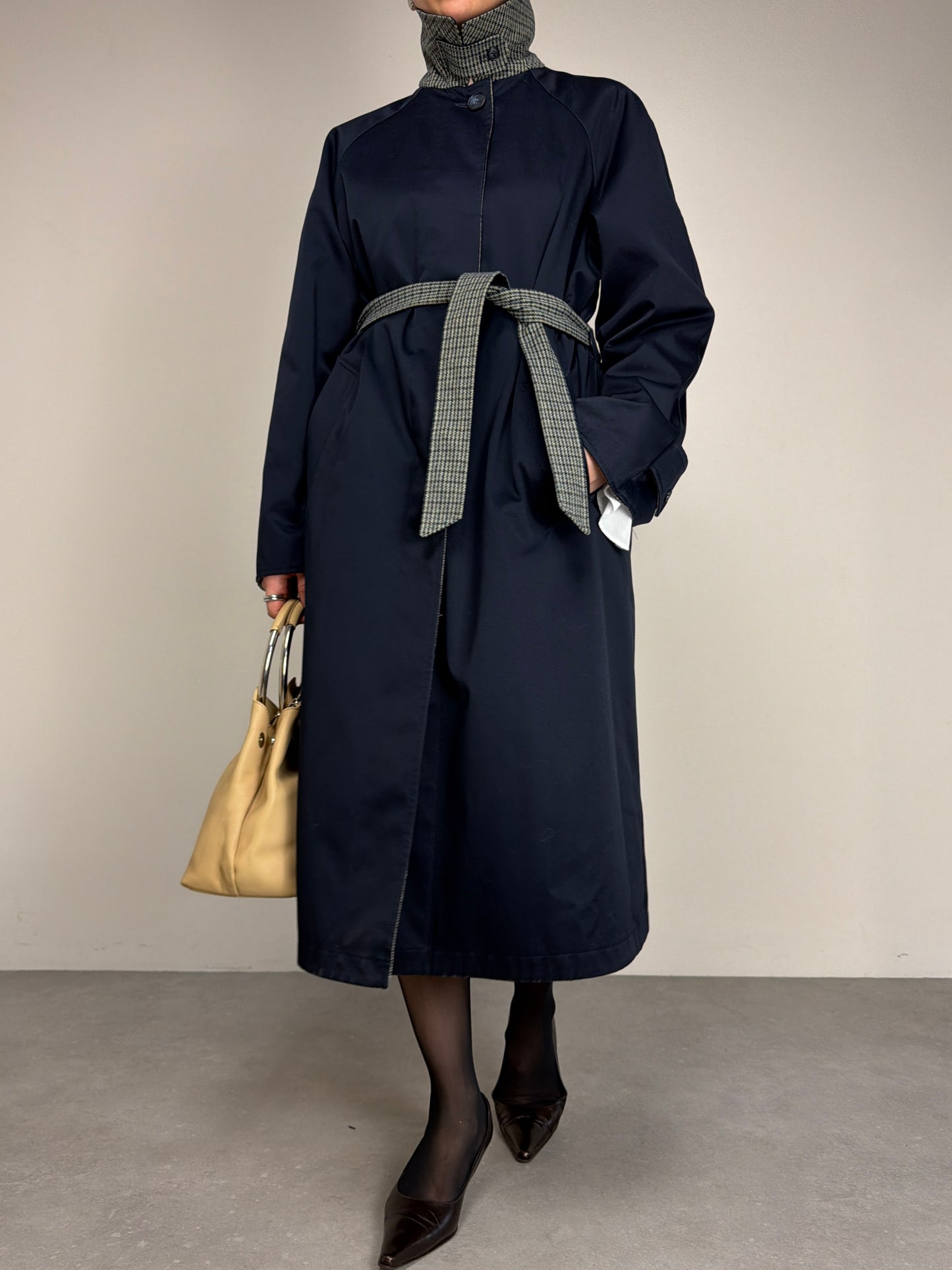 Trench vintage double-face da un lato blu e dall'altro a fantasia pied de poule