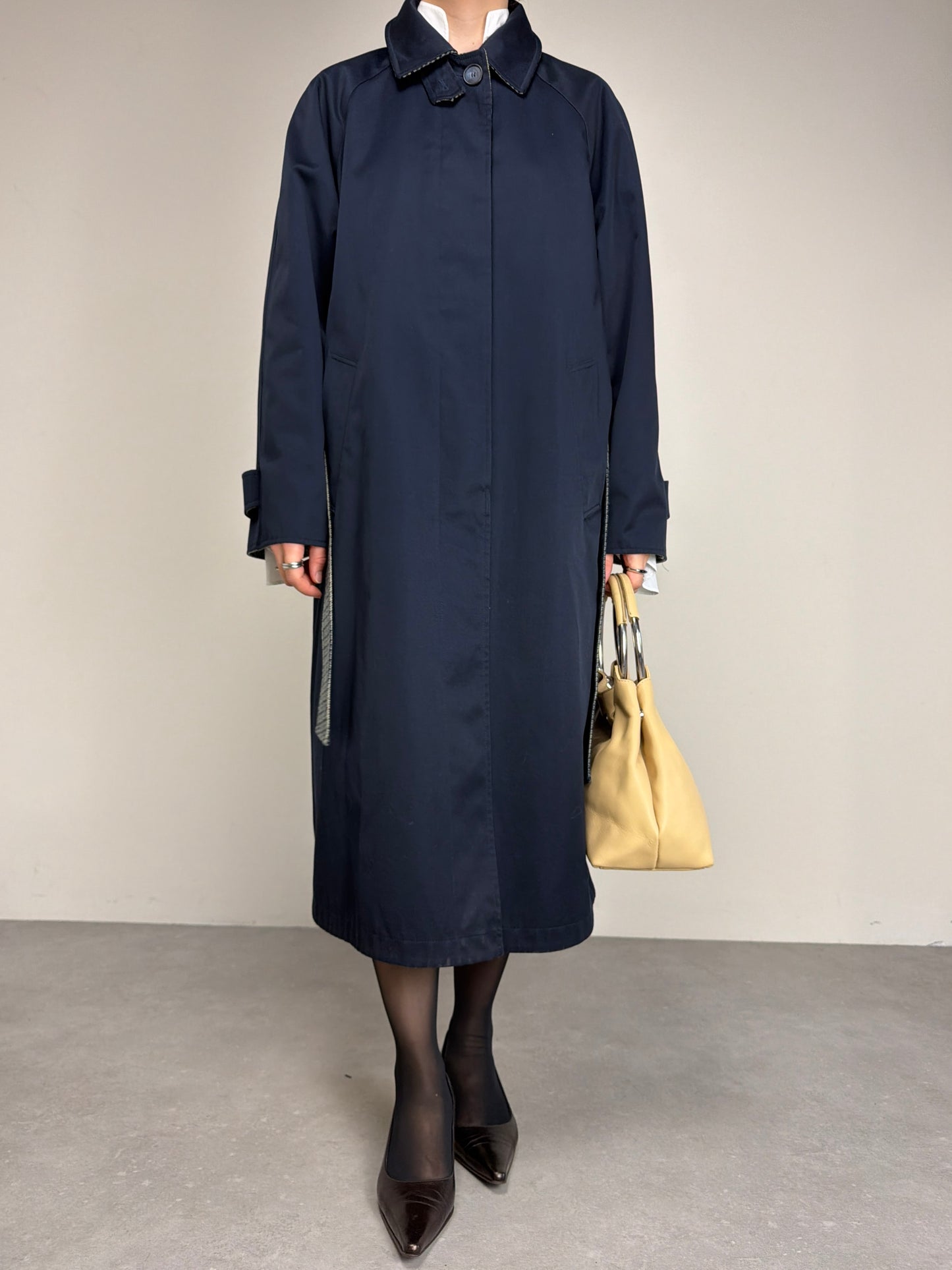 Trench vintage double-face da un lato blu e dall'altro a fantasia pied de poule