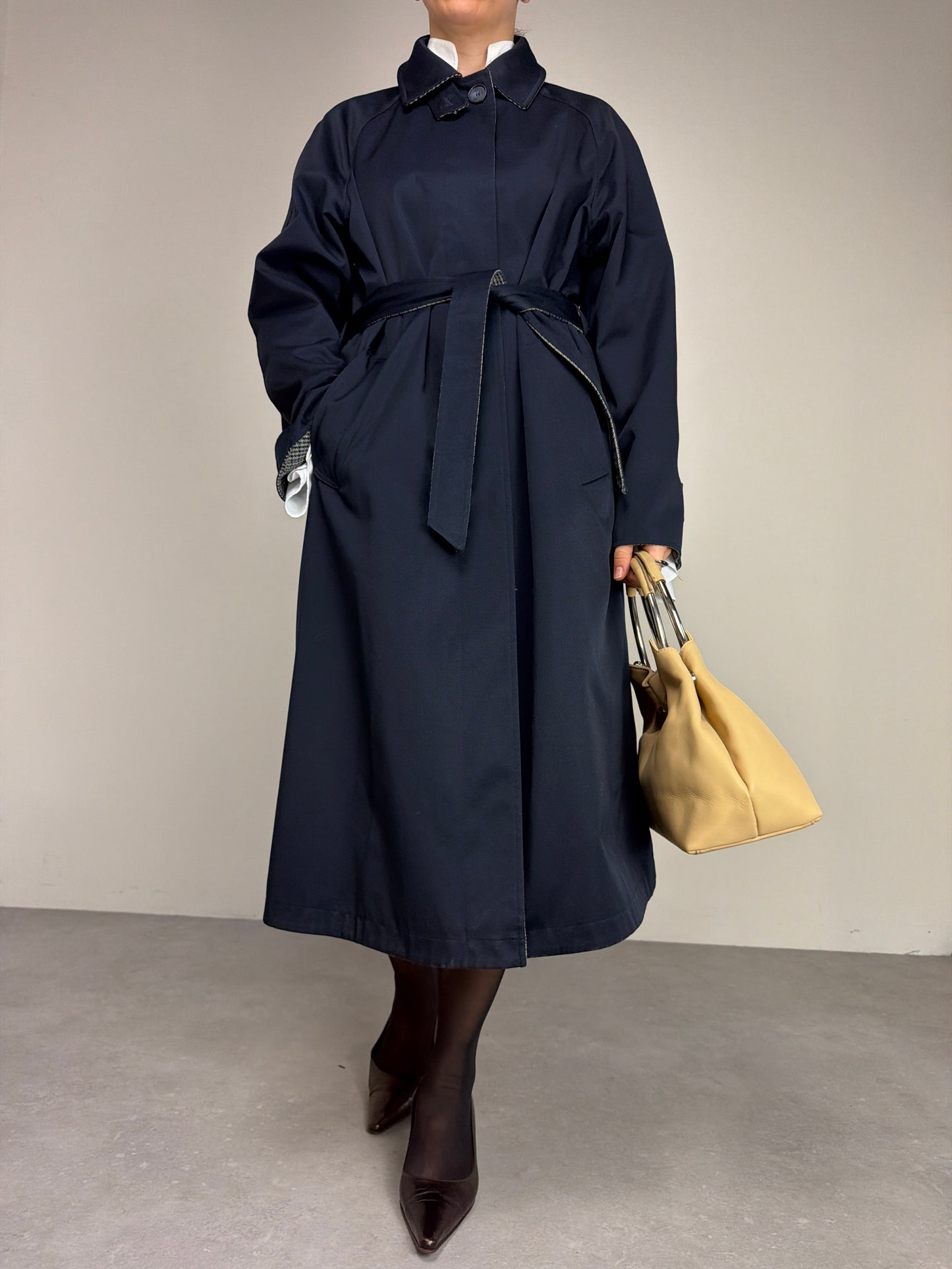 Trench vintage double-face da un lato blu e dall'altro a fantasia pied de poule