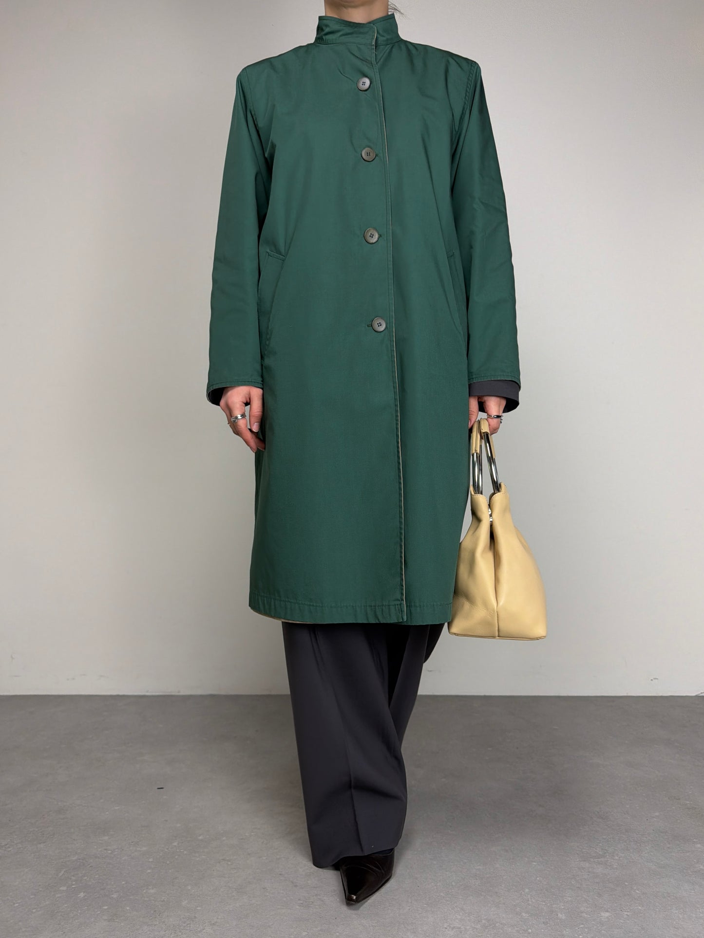 Trench double-face color verde mirto e sabbia