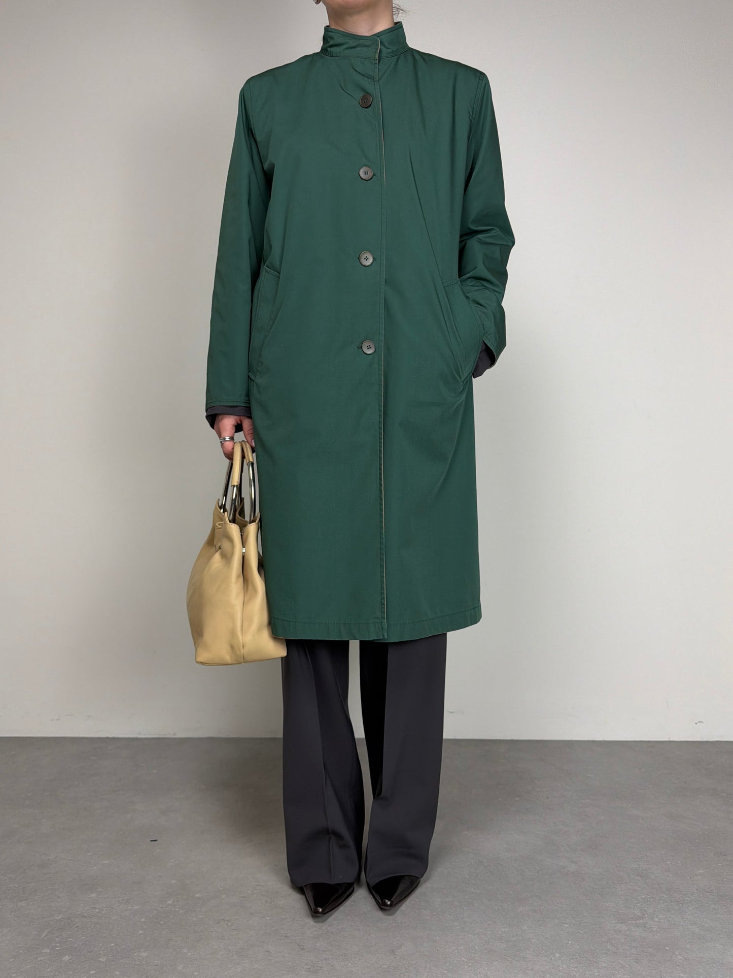 Trench double-face color verde mirto e sabbia