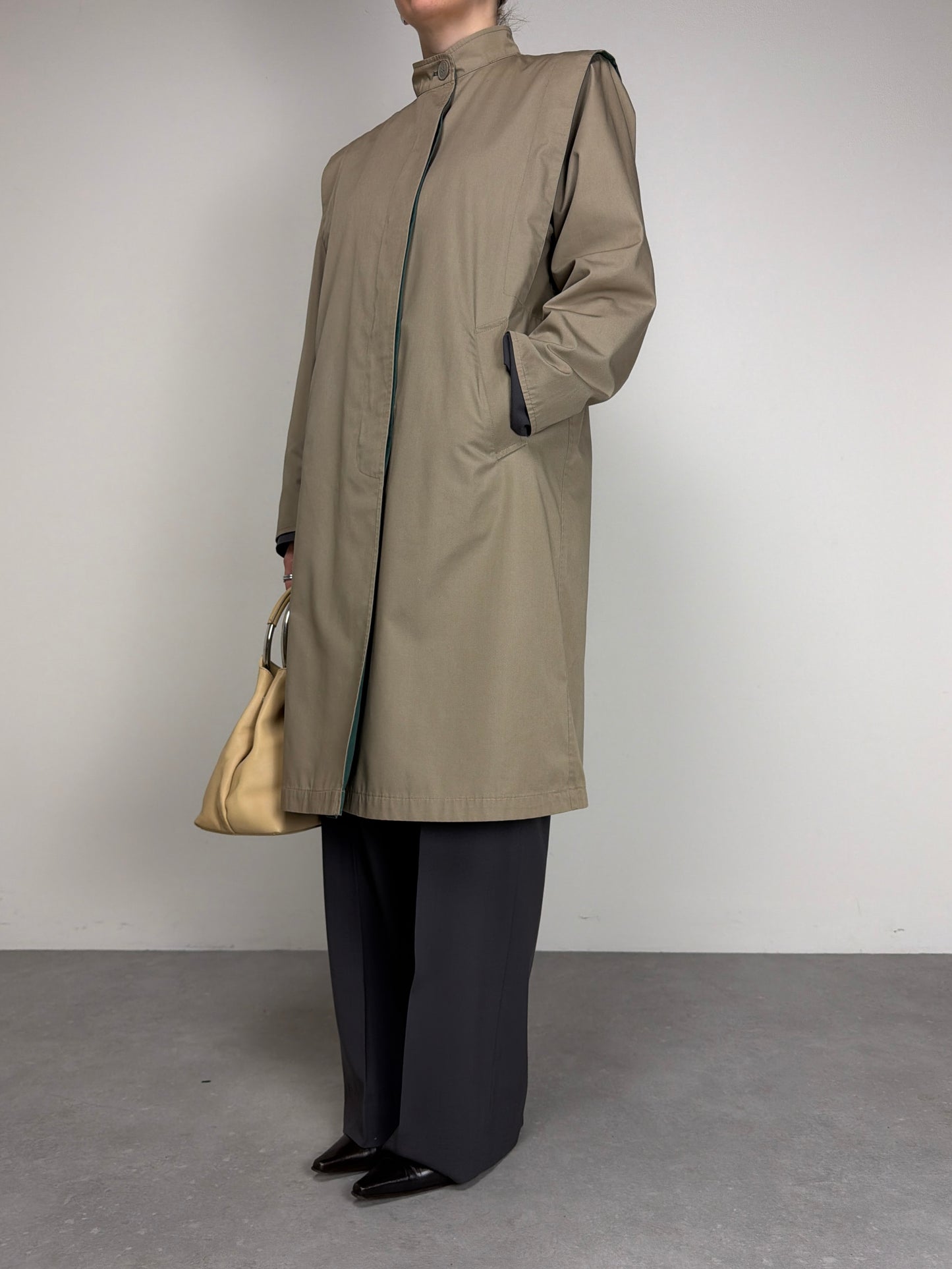 Trench double-face color verde mirto e sabbia