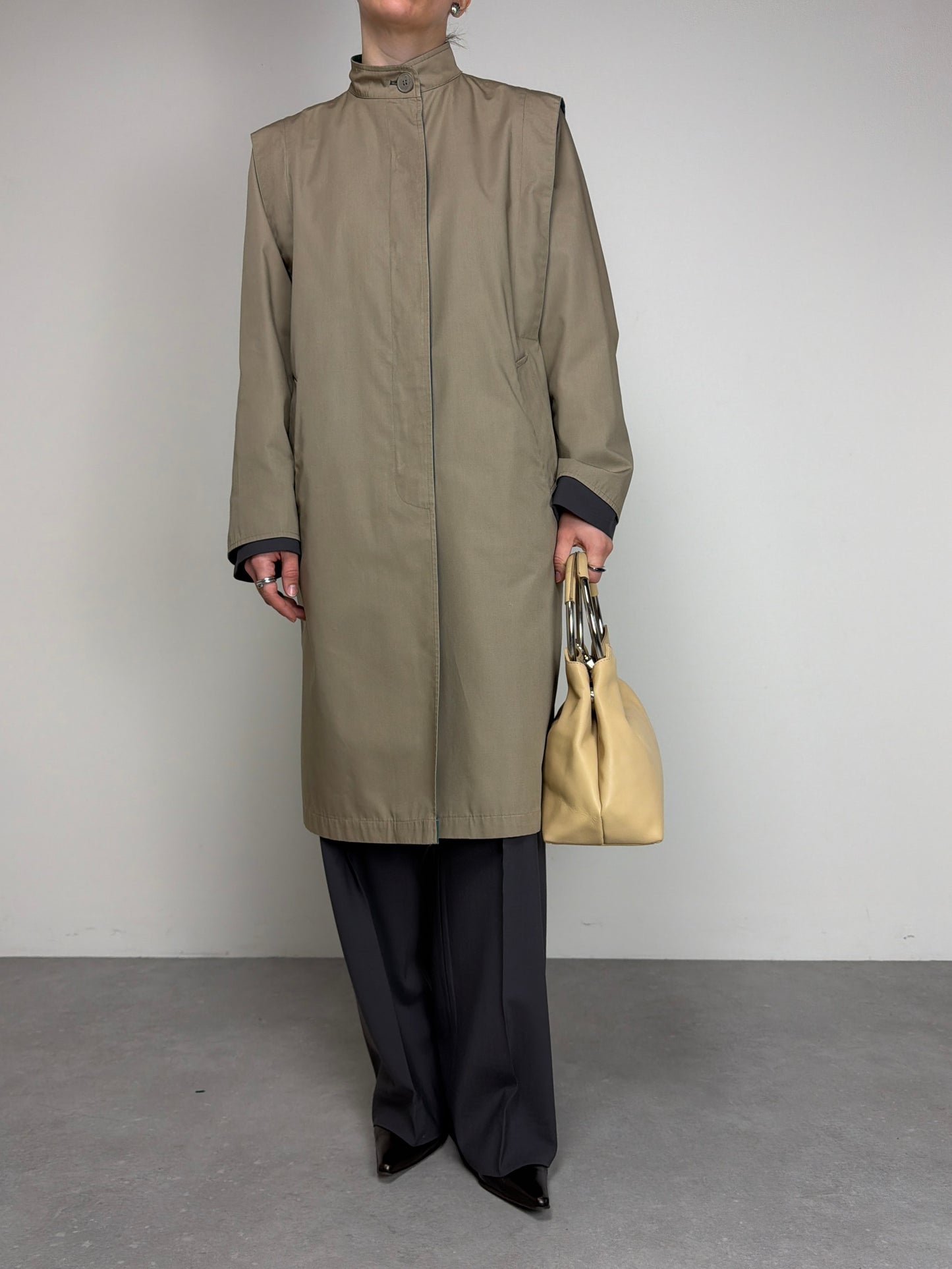 Trench double-face color verde mirto e sabbia