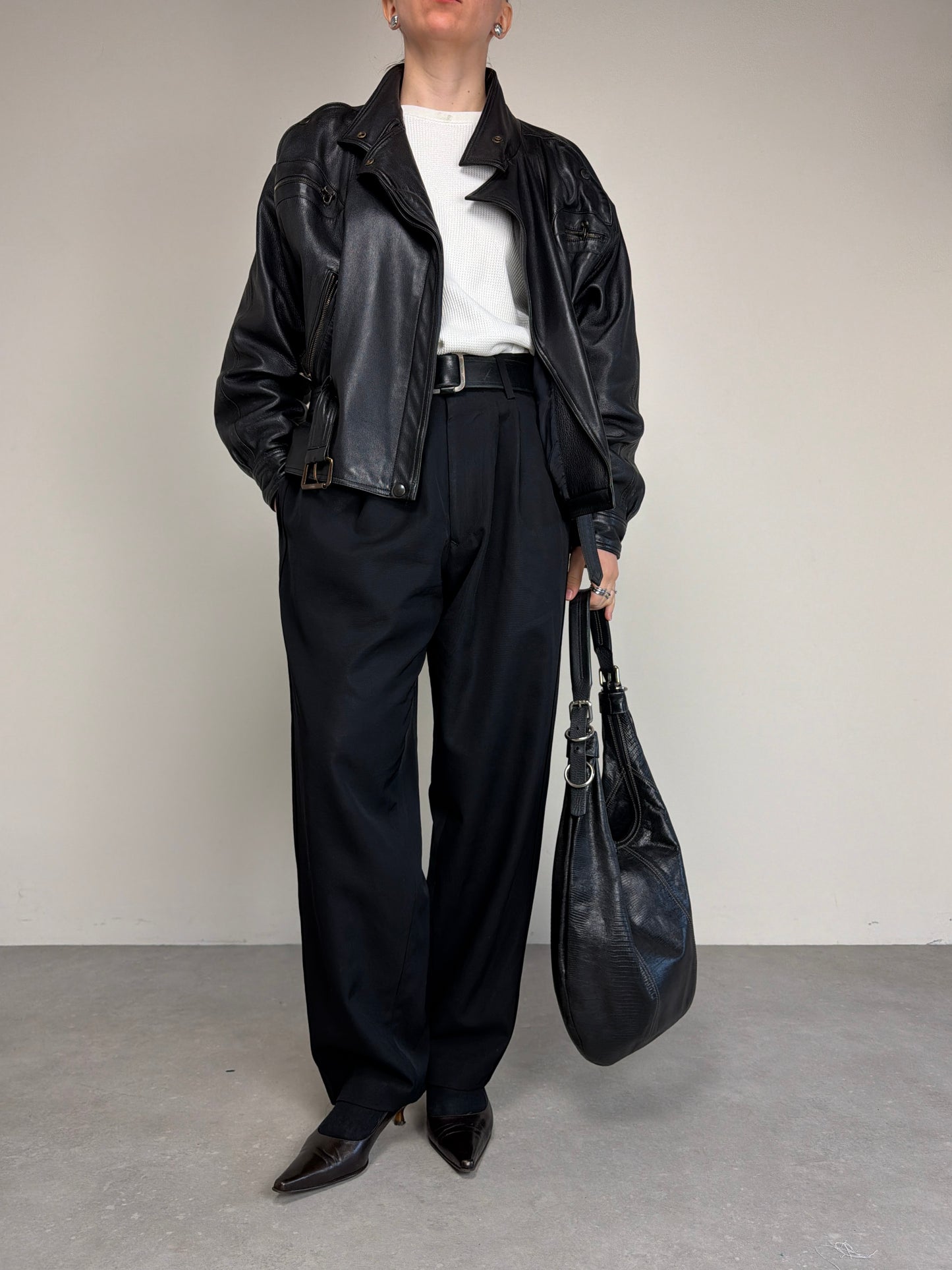 Bomber vintage in vera pelle nera con cintura in vita