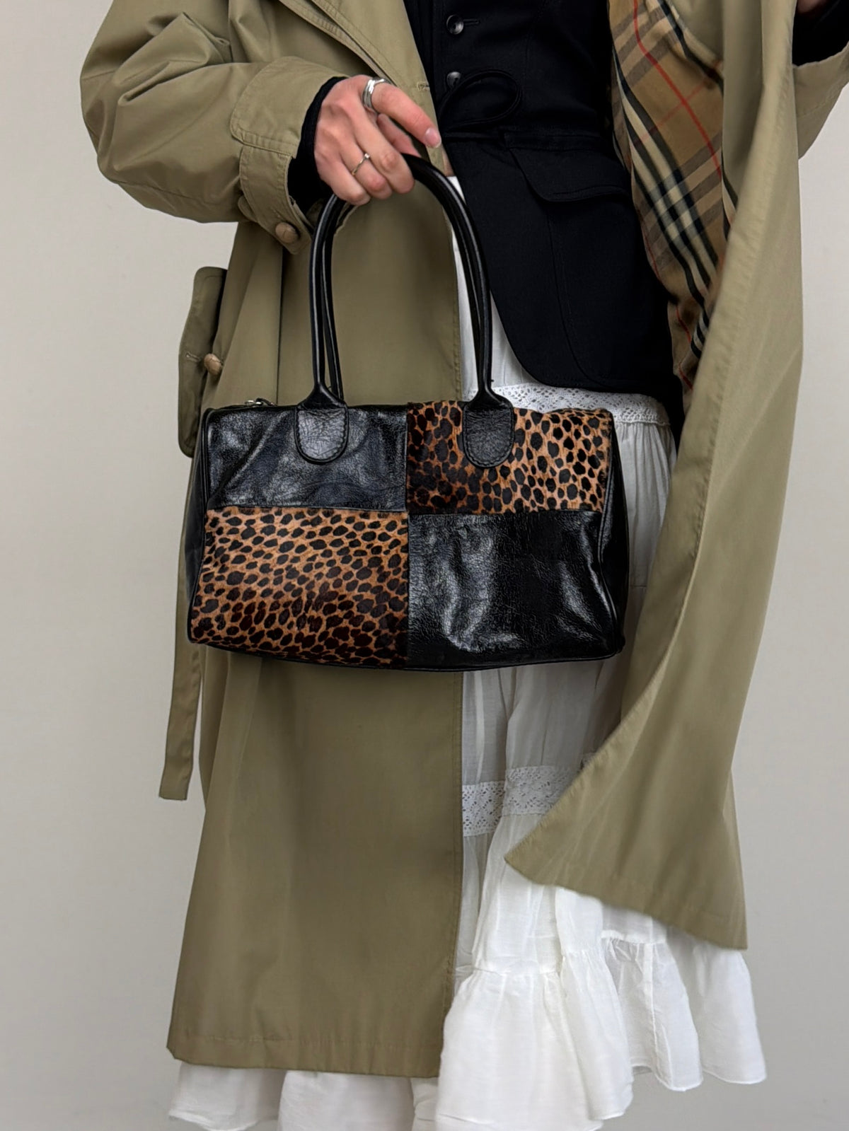 Bauletto in pelle verniciata e cavallino leopardato