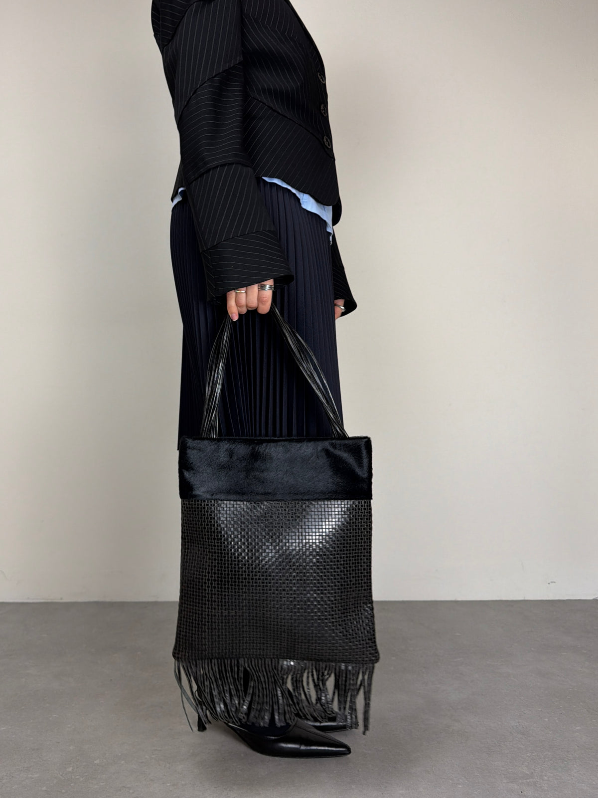 Borsa in vera pelle intrecciata con inserto in cavallino