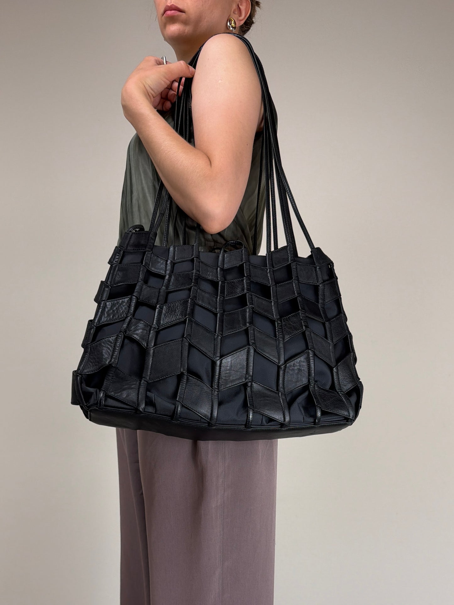 Tote Bag in pelle con lavorazione geometrica