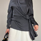 Blusa in pura seta grigia con drappeggio
