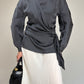 Blusa in pura seta grigia con drappeggio
