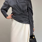 Blusa in pura seta grigia con drappeggio