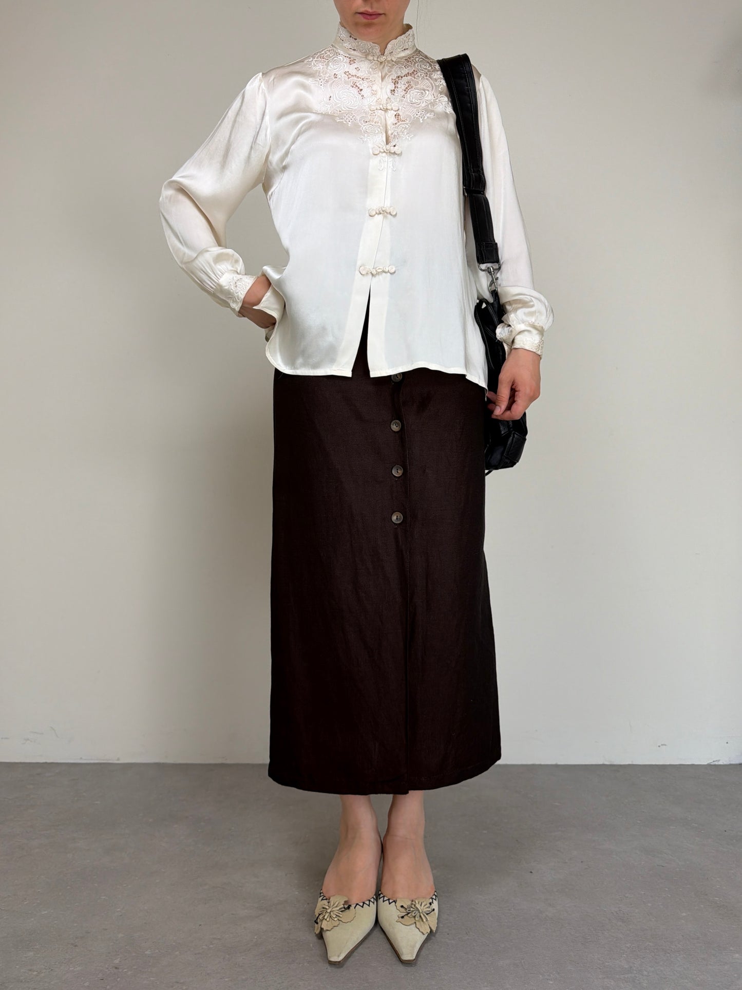 Blusa orientale in seta con ricami fatti a mano