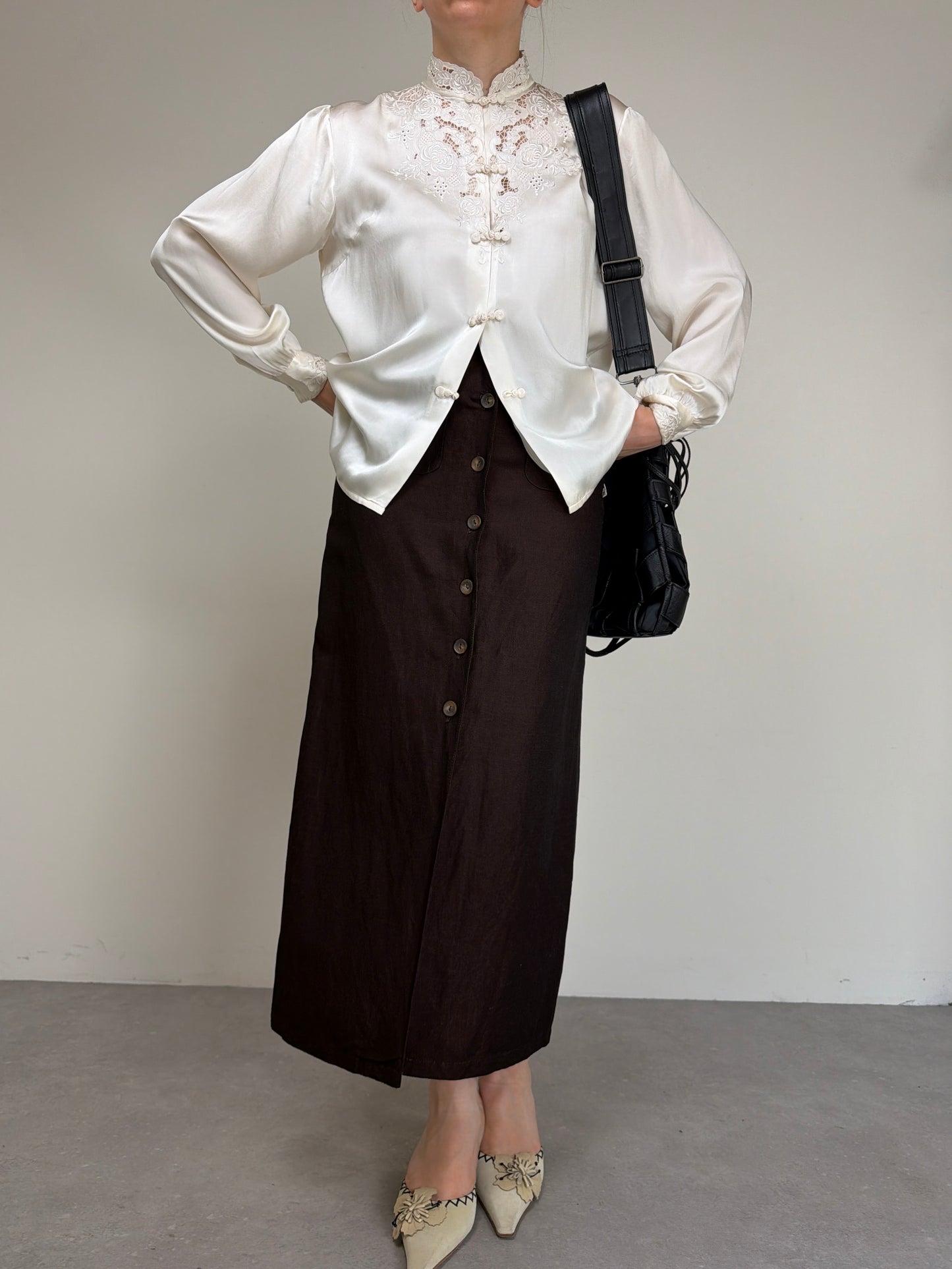 Blusa orientale in seta con ricami fatti a mano
