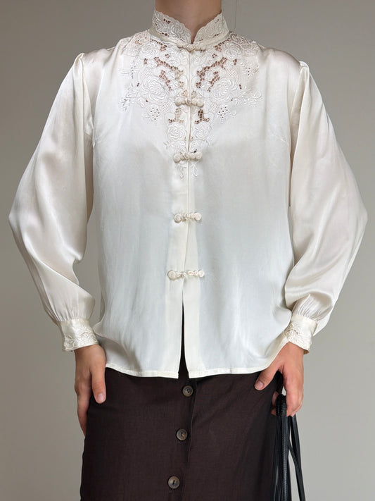 Blusa orientale in seta con ricami fatti a mano