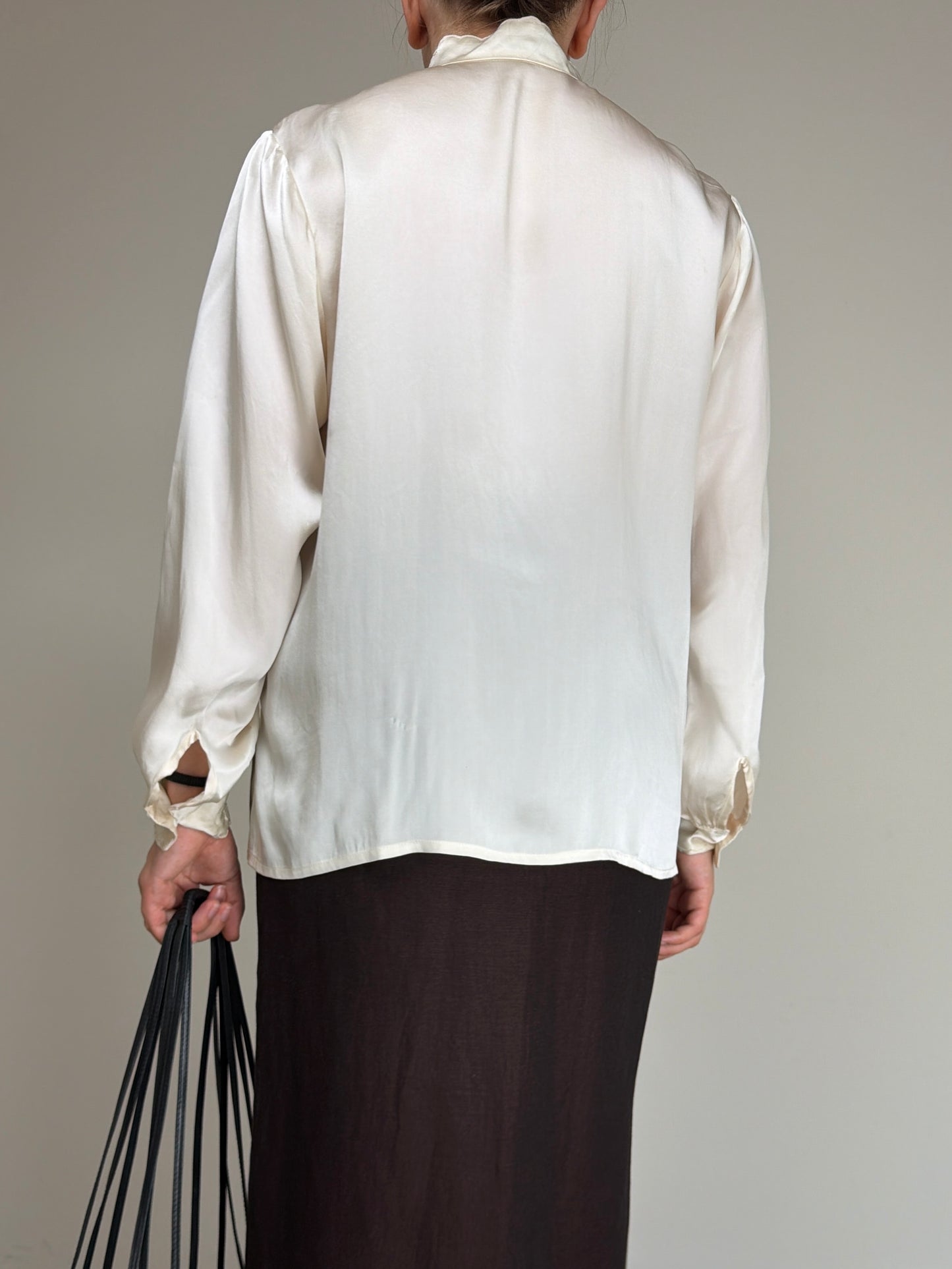 Blusa orientale in seta con ricami fatti a mano