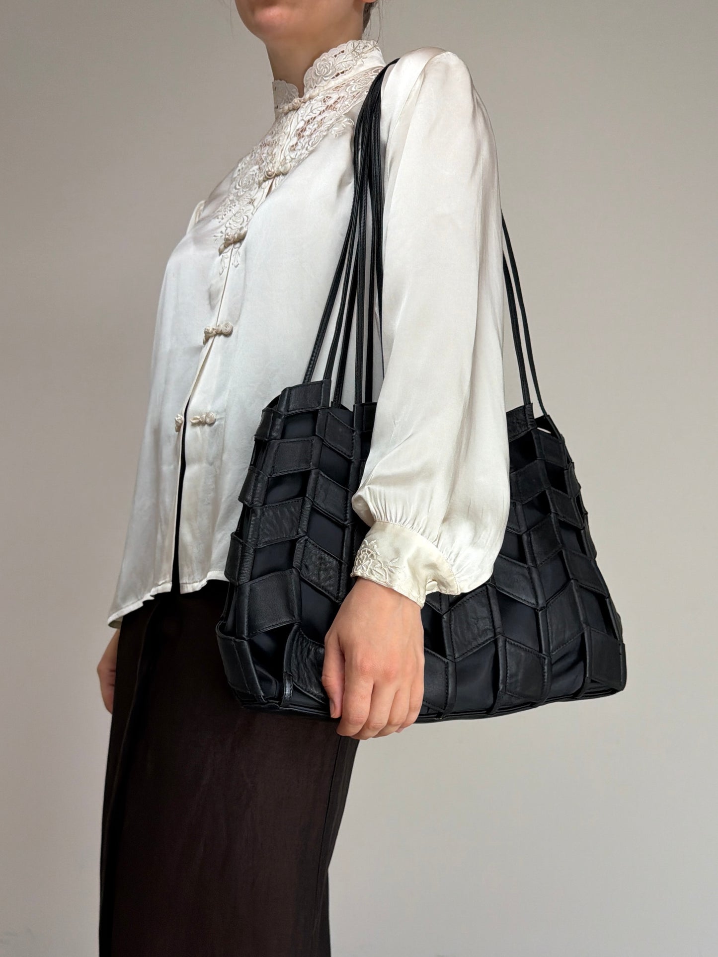 Tote Bag in pelle con lavorazione geometrica