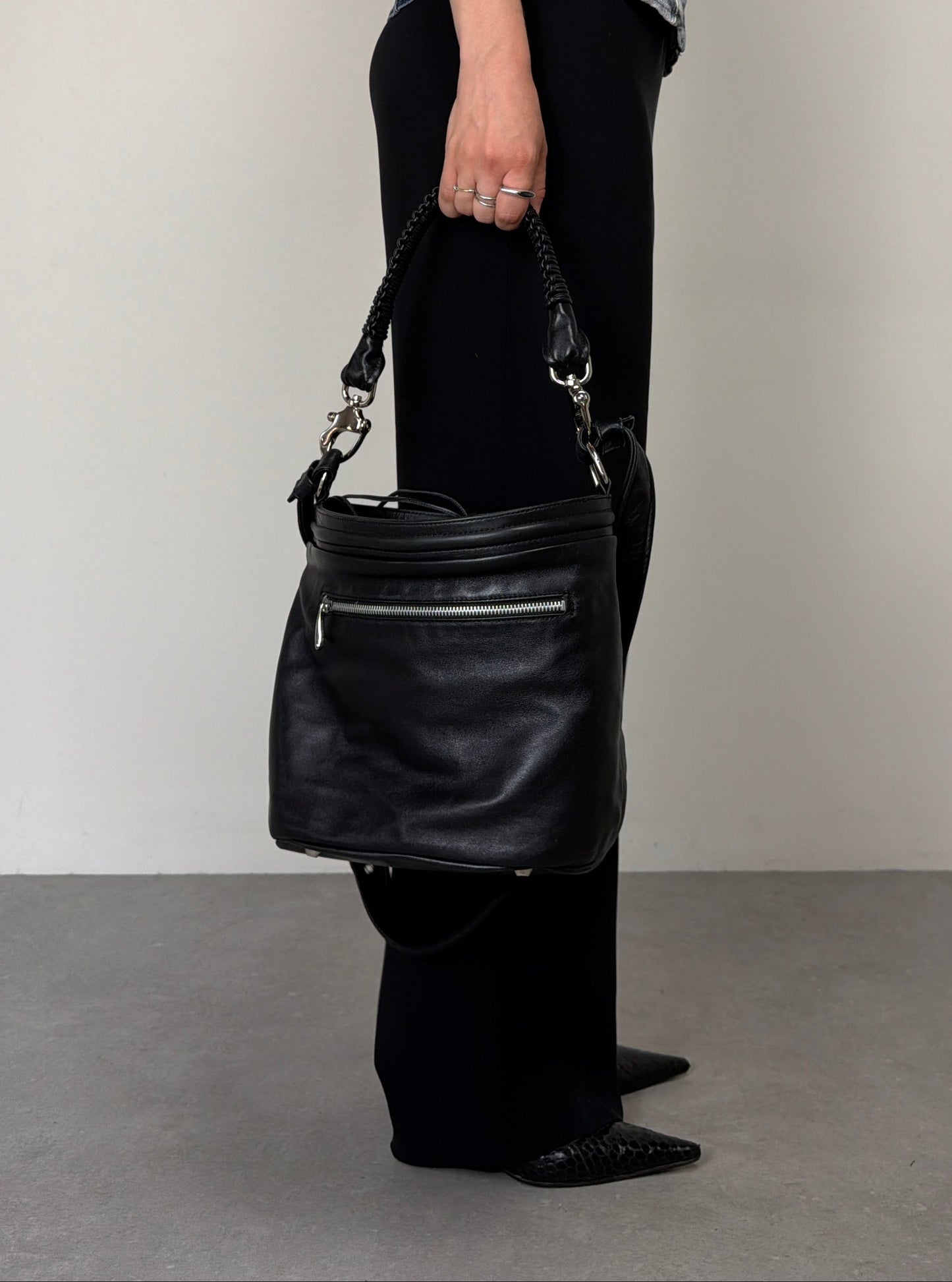 Borsa a secchiello in vera pelle nera