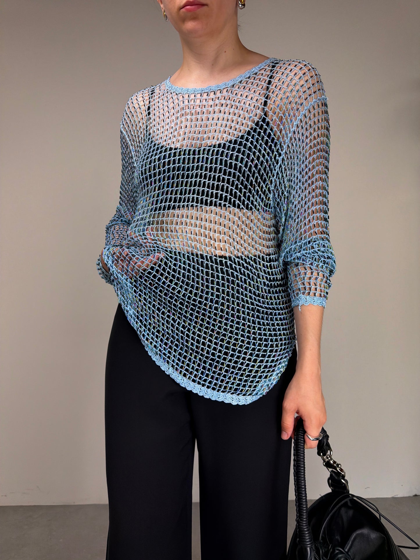 Maglia vintage a rete crochet azzurra con perline cangianti