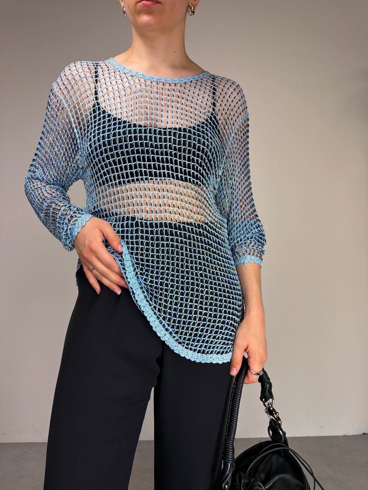 Maglia vintage a rete crochet azzurra con perline cangianti