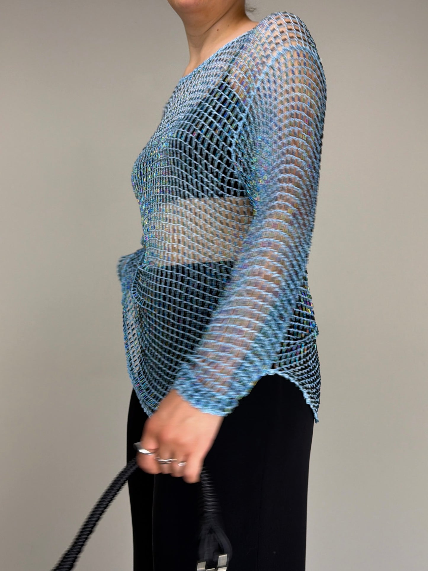 Maglia vintage a rete crochet azzurra con perline cangianti
