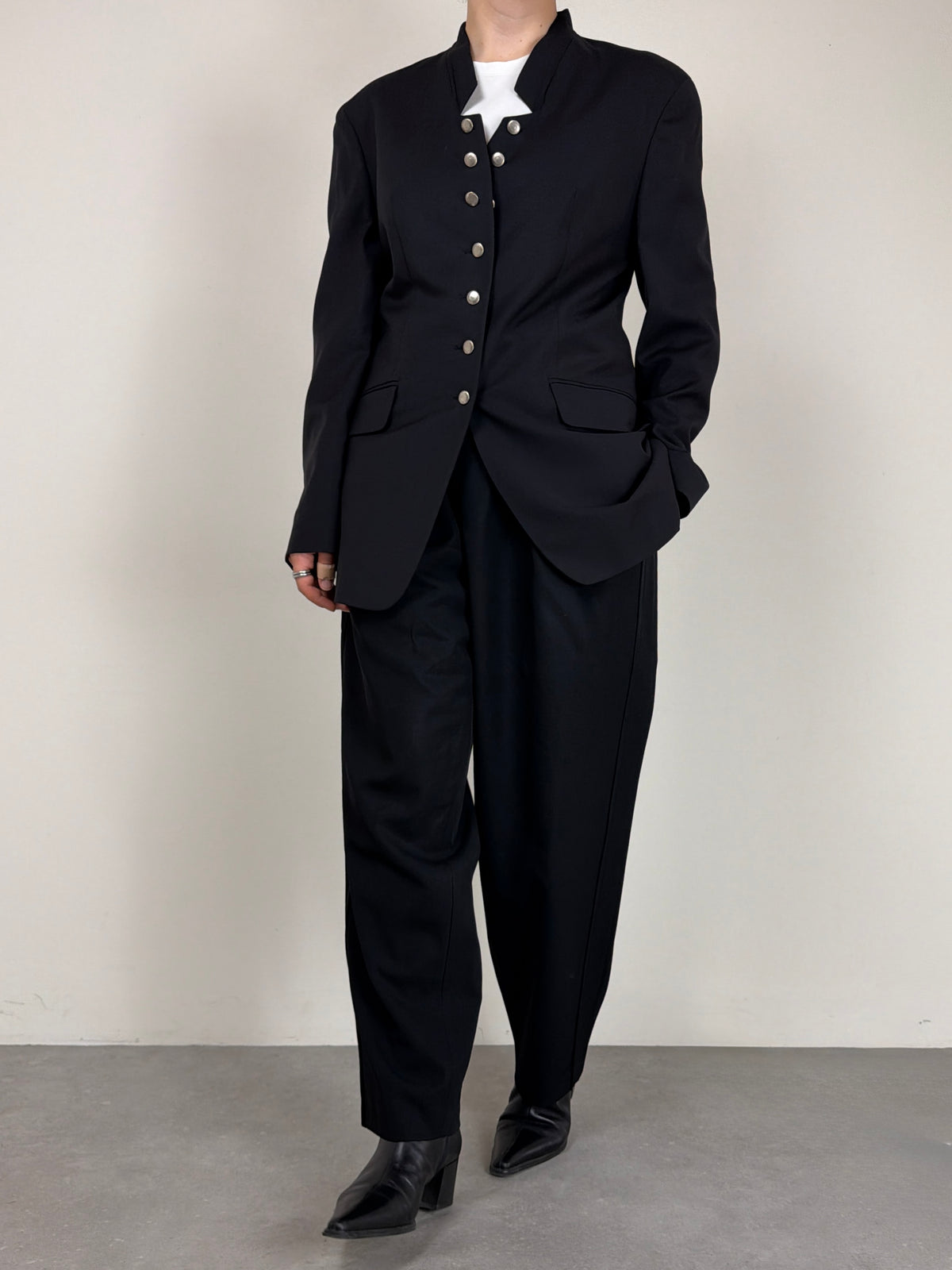 Blazer vintage in lana con bottoni gioiello