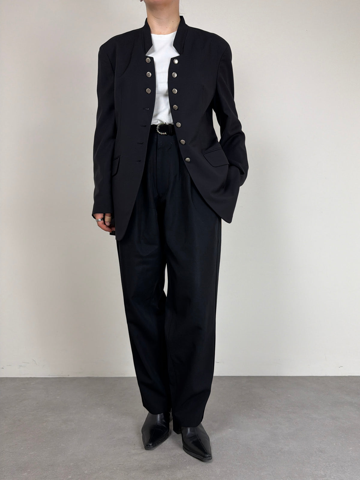 Blazer vintage in lana con bottoni gioiello
