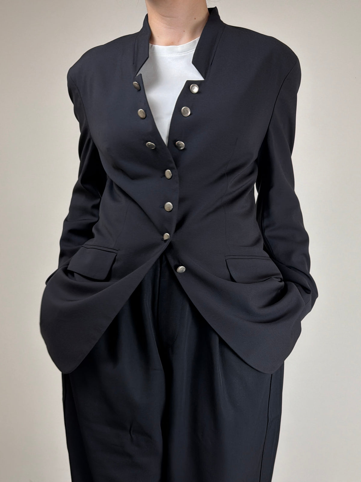 Blazer vintage in lana con bottoni gioiello