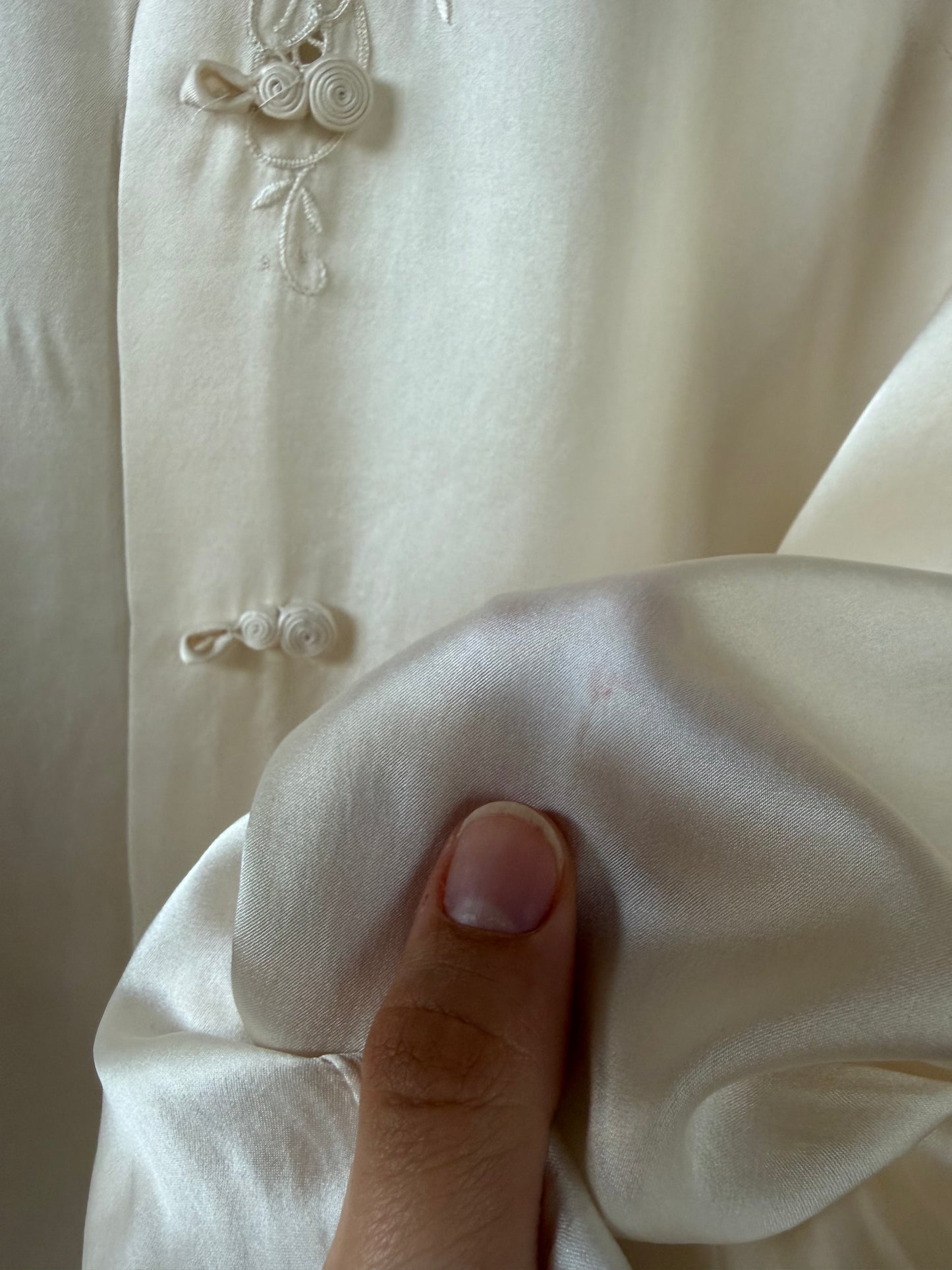 Blusa orientale in seta con ricami fatti a mano
