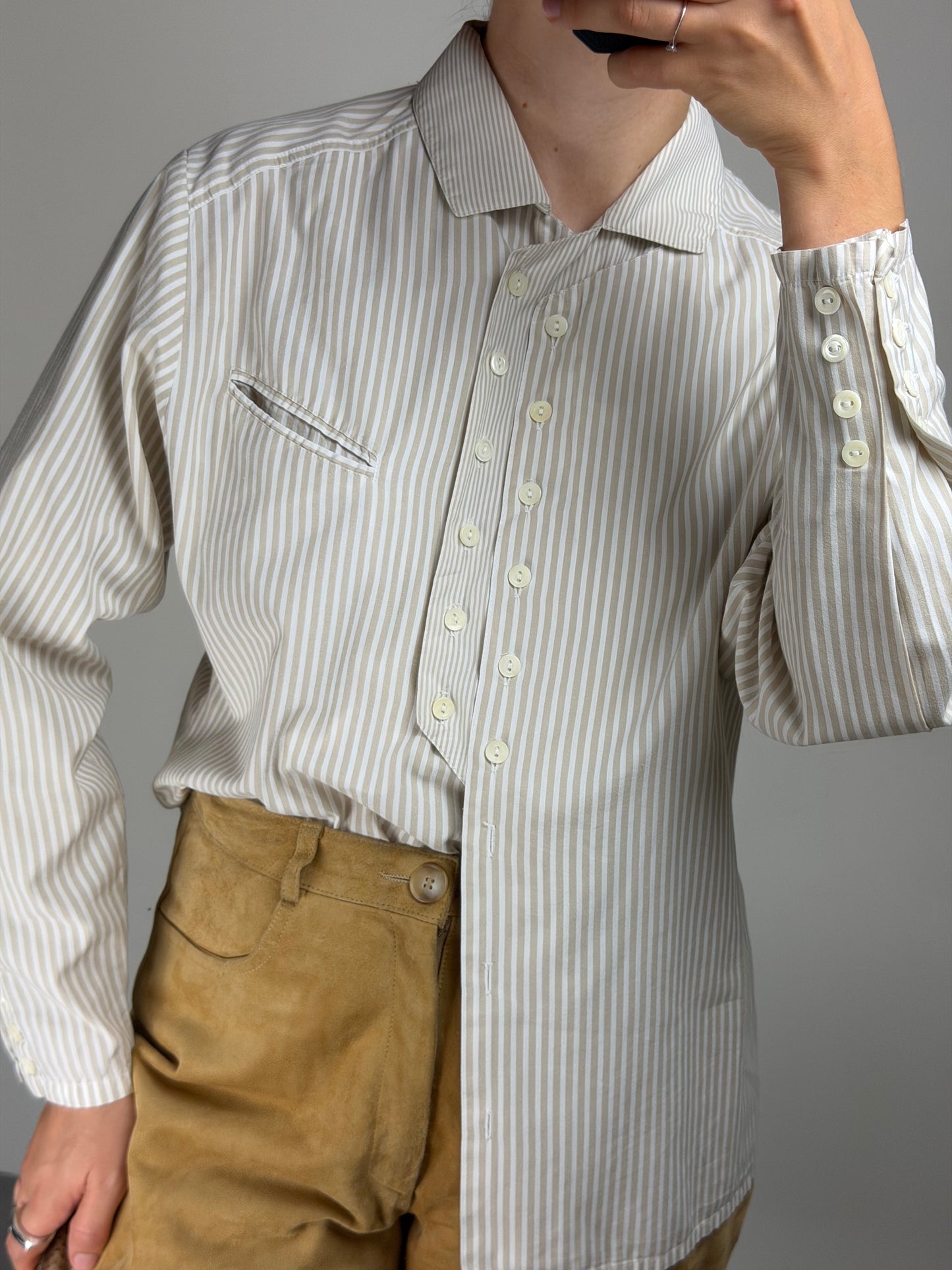 Camicia vintage in cotone con costruzione asimmetrica