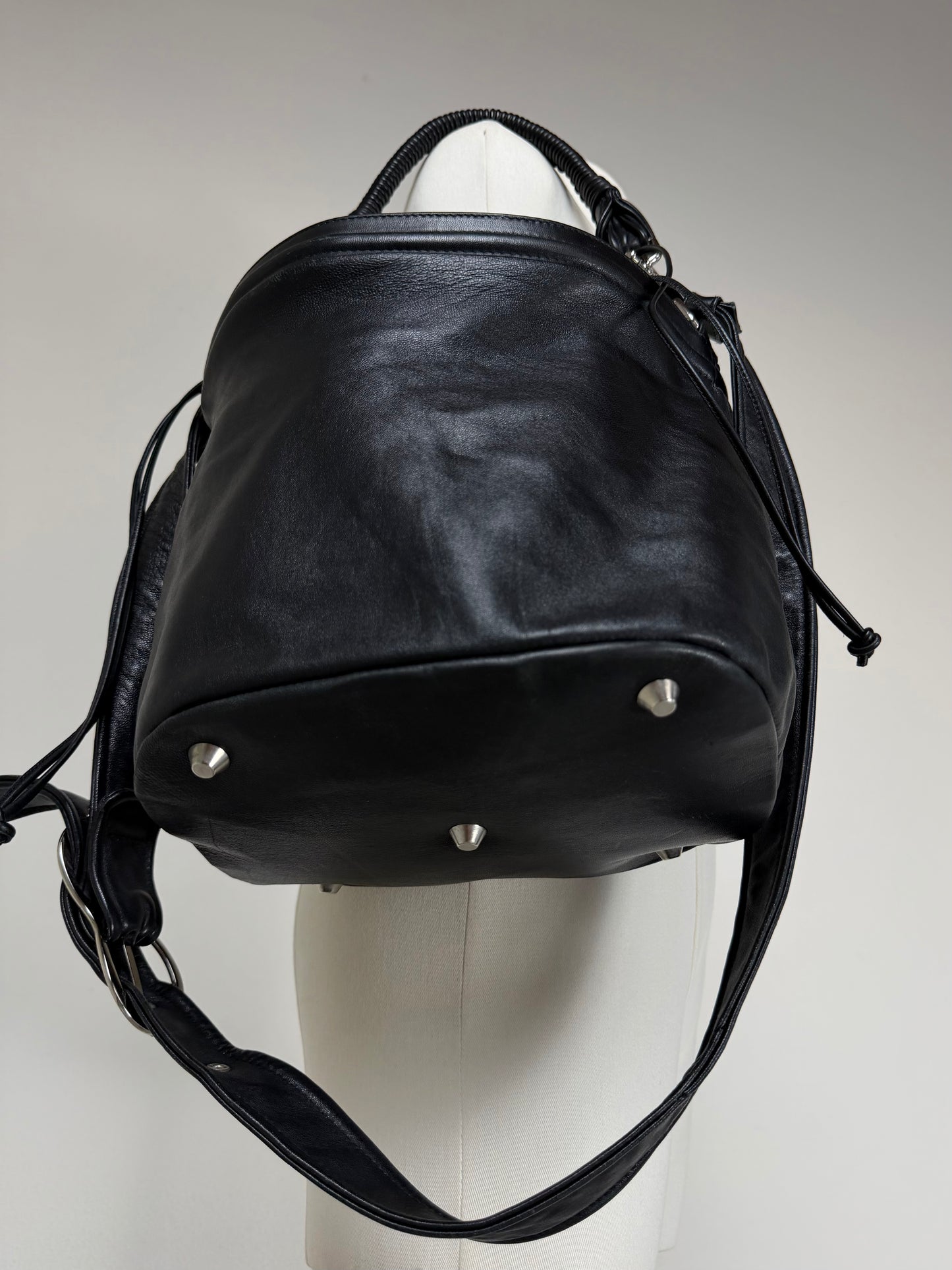 Borsa a secchiello in vera pelle nera