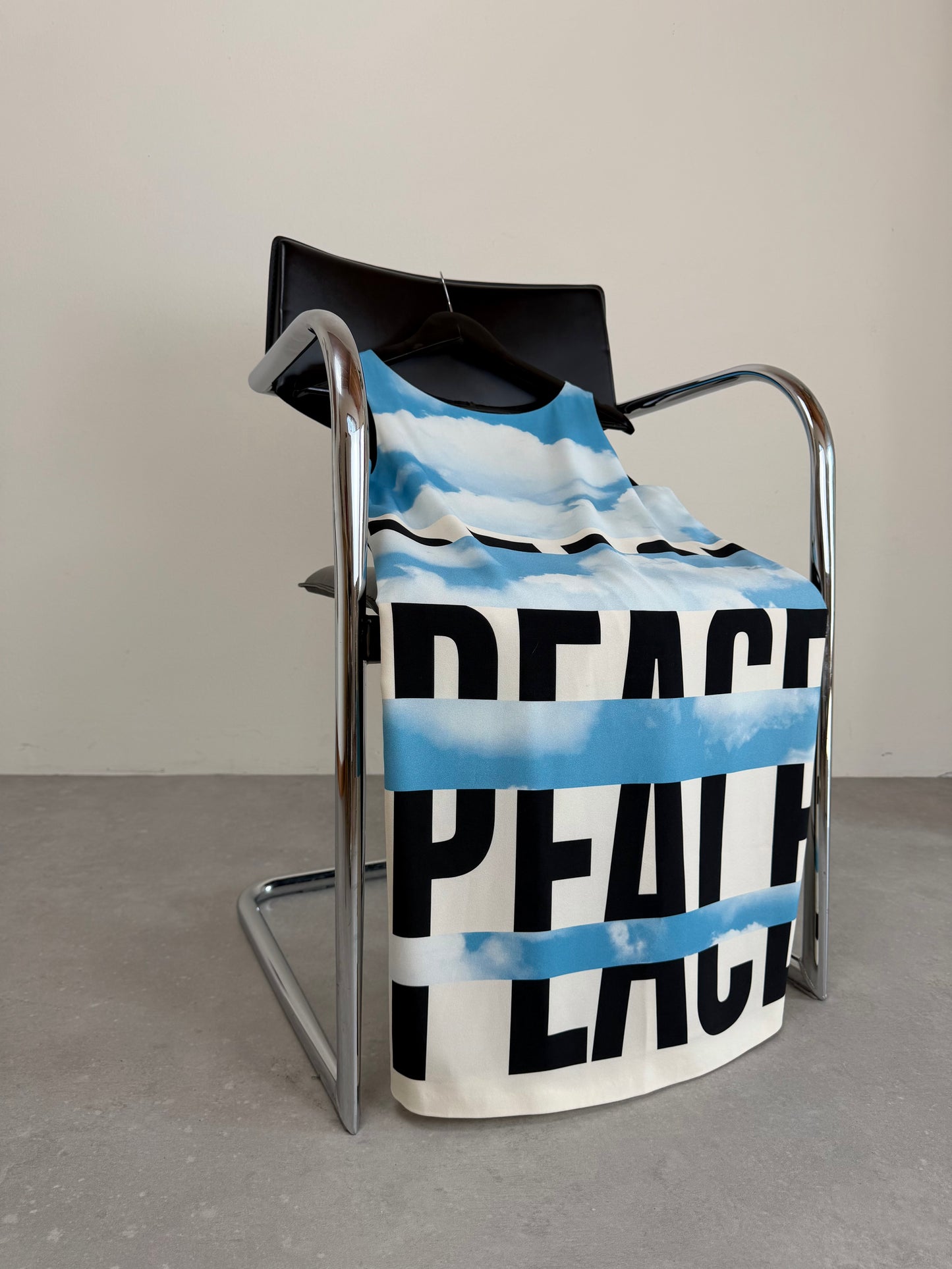 Abito "PEACE" di Moschino Cheap and Chic