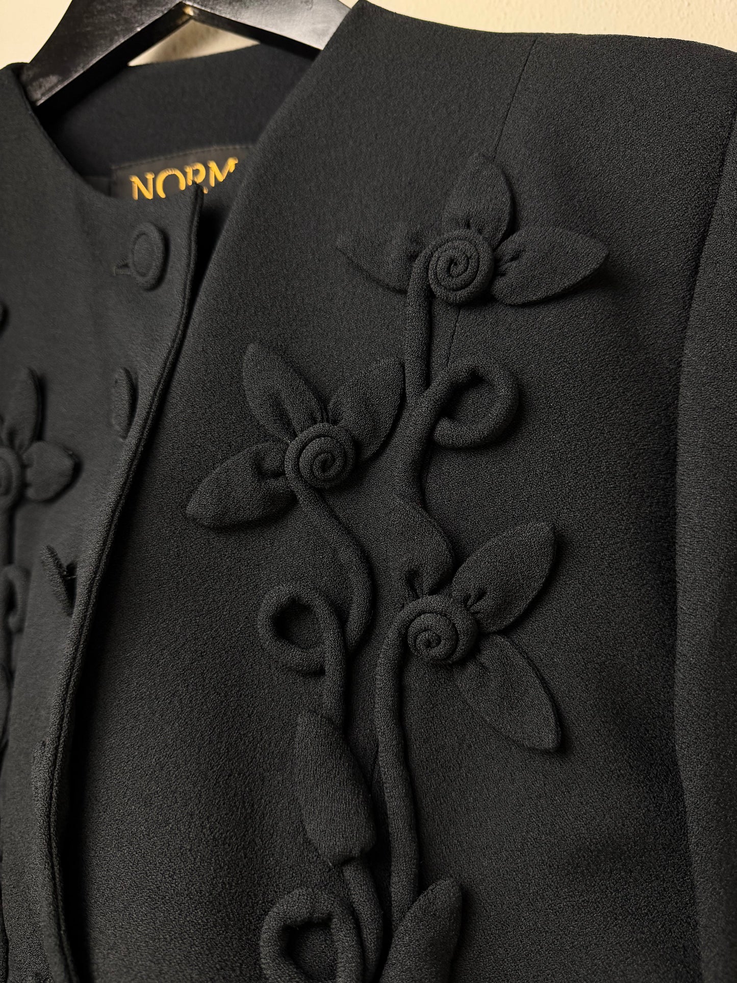 NORMA KAMALI blazer vintage con fiori applicati