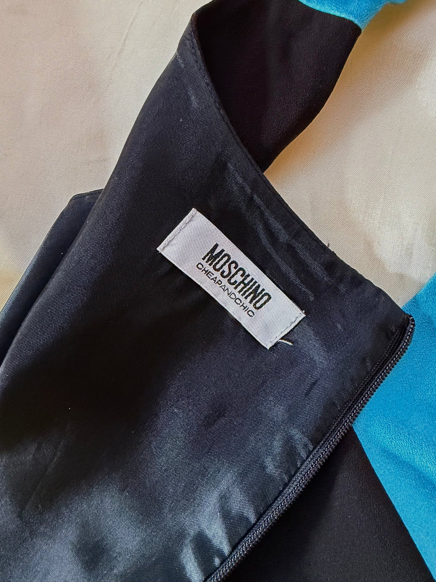 Abito "PEACE" di Moschino Cheap and Chic