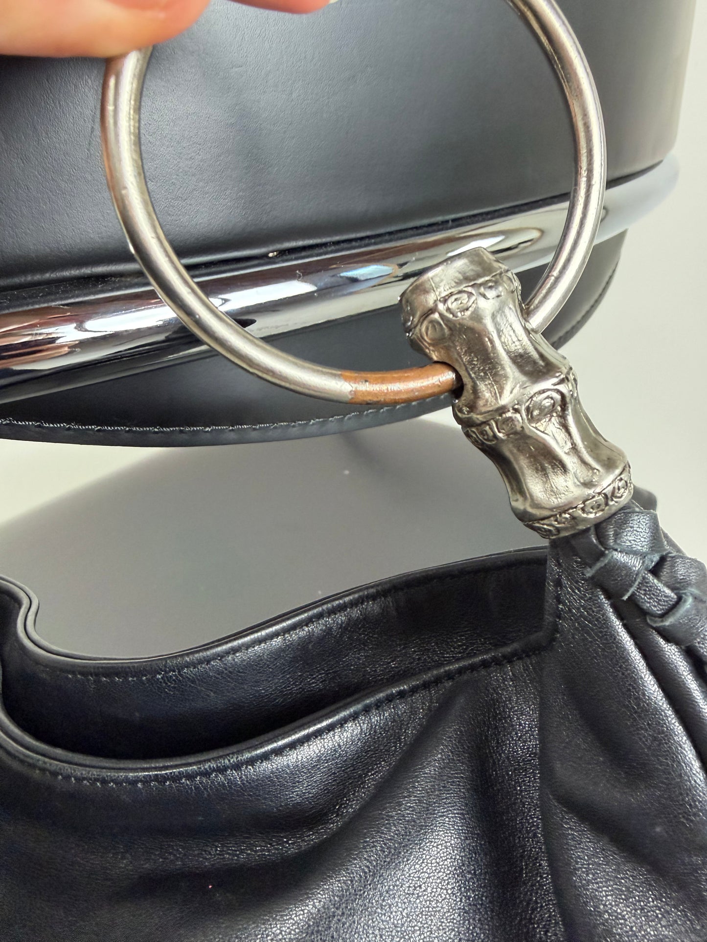 Borsa in vera palle con anelli metallici