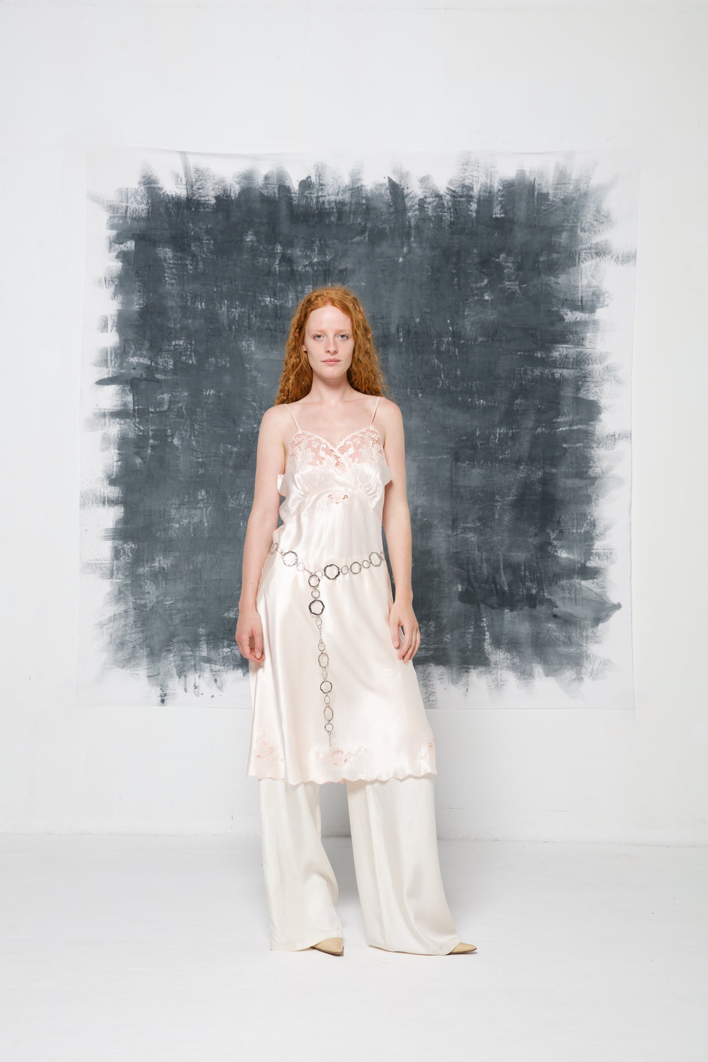 Slip dress in pura seta con ricami fatti a mano