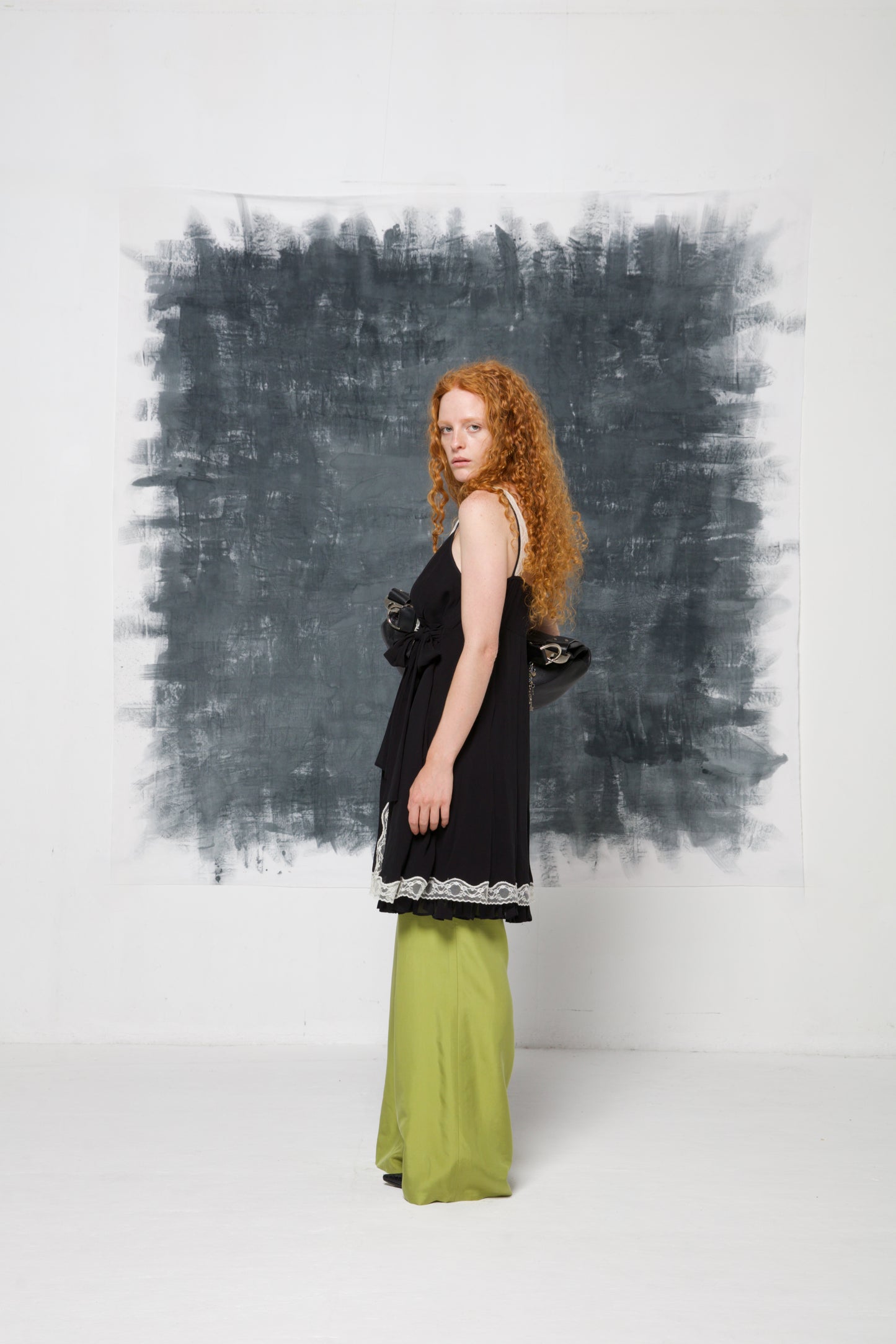 Abitino in seta nero con pizzo bianco