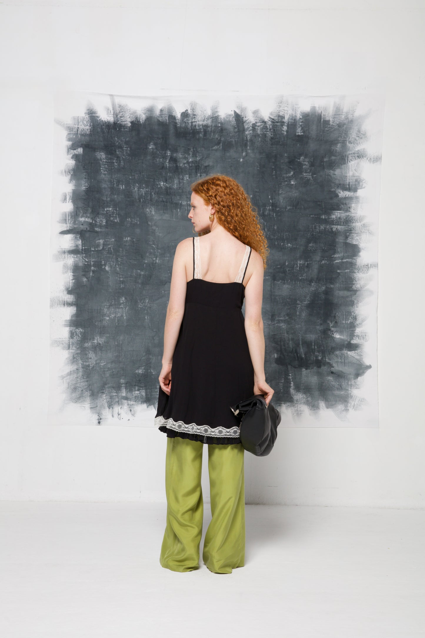 Abitino in seta nero con pizzo bianco