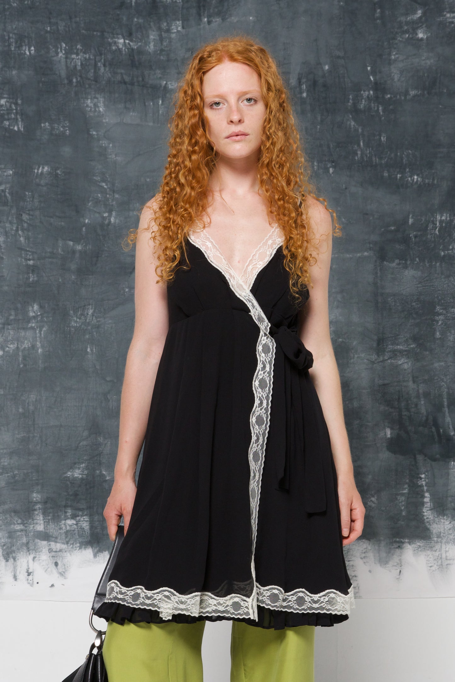 Abitino in seta nero con pizzo bianco