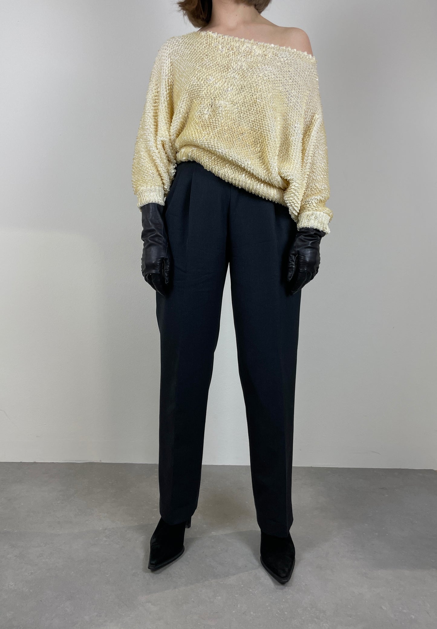 Maglia in paillettes fatta a mano