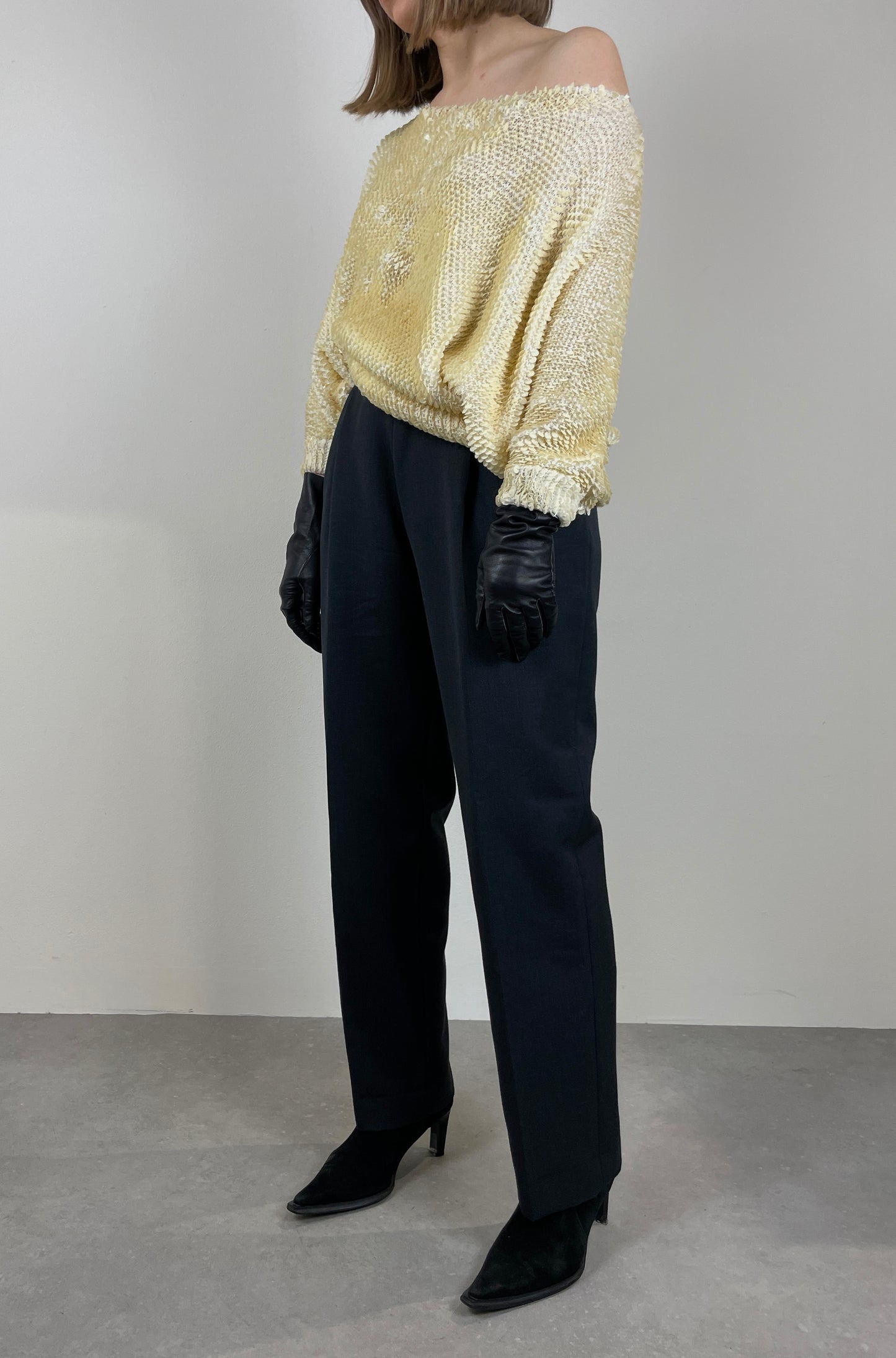 Maglia in paillettes fatta a mano