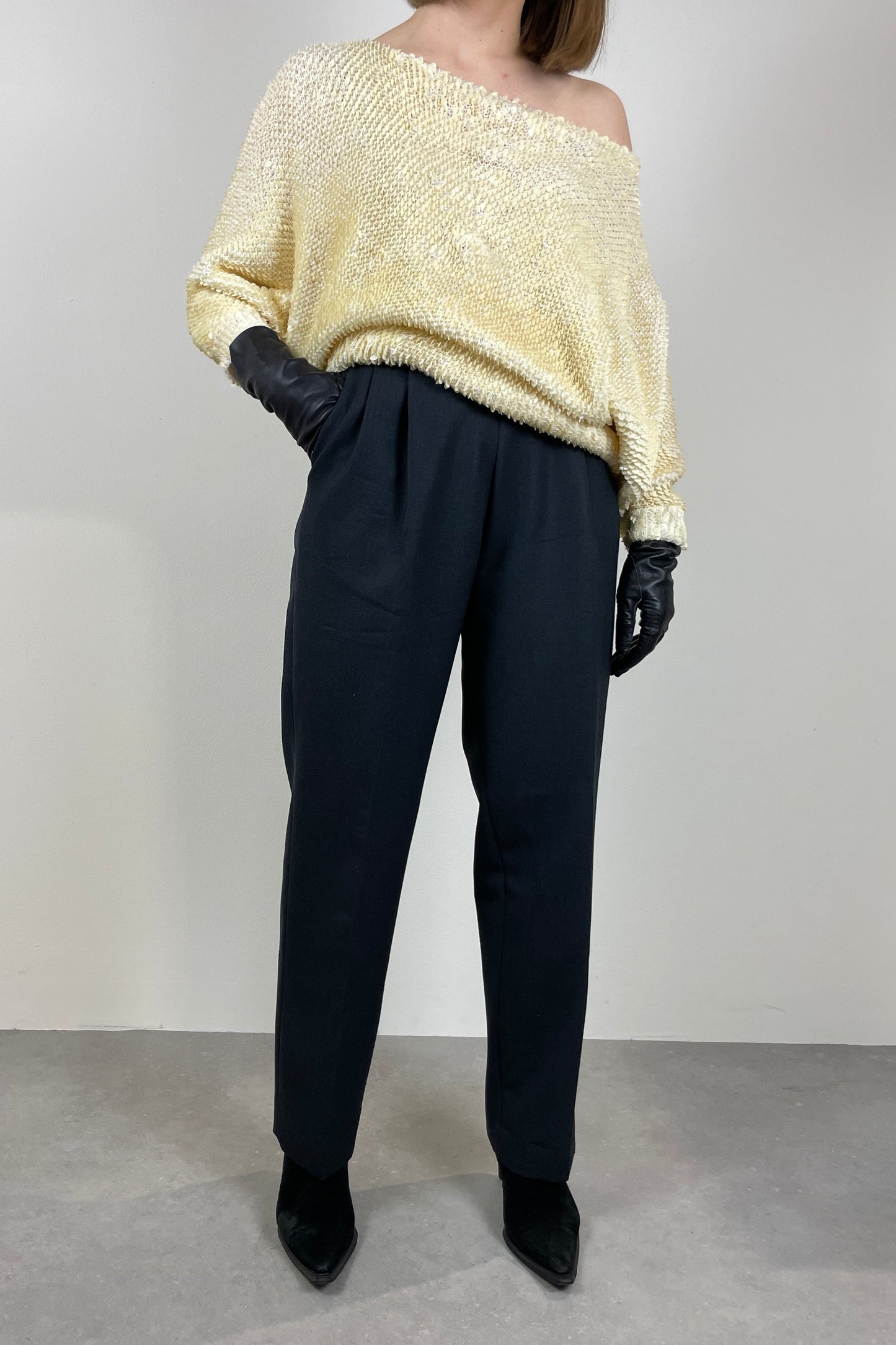 Maglia in paillettes fatta a mano