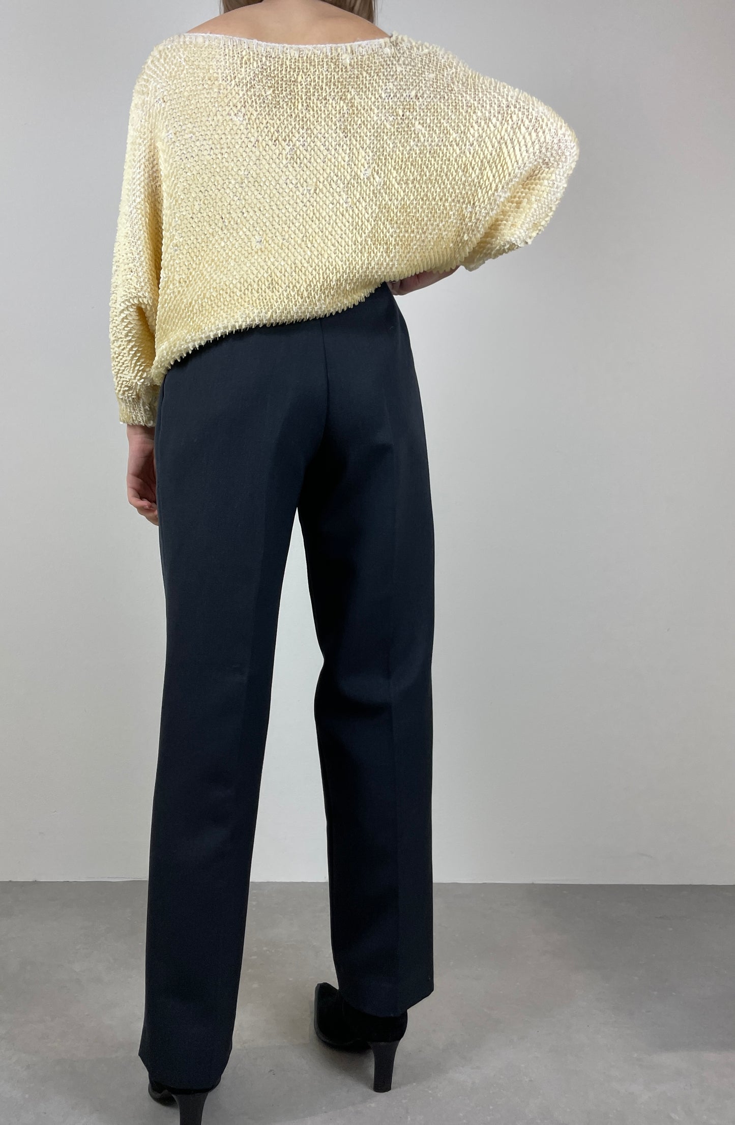 Maglia in paillettes fatta a mano